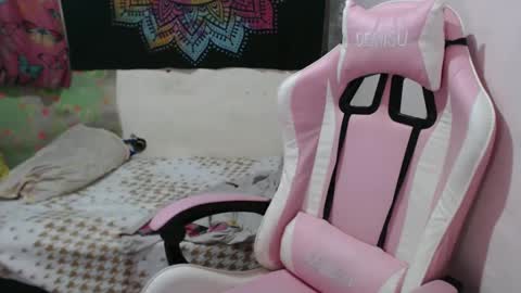 Snapshot of x_lexi_x chatting on 01-12-25, 09:40 x_lexi_x online show from 01-12-25, 09:40