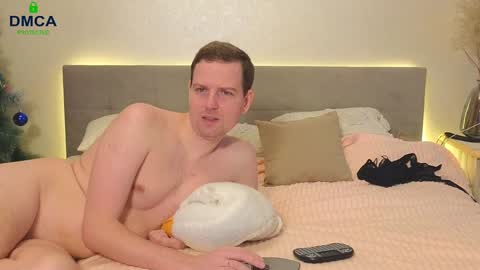 Snapshot of x_sweety_couple_x chatting on 12-12-24, 03:43 x_sweety_couple_x online show from 12-12-24, 03:43