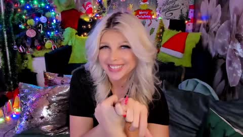 Snapshot of xalexax chatting on 12-22-24, 02:49 sooo hey im Sperm Mystik from Fuckistan i want you full my all holes bcs i have penis fever online show from 12-22-24, 02:49