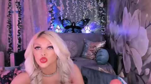 Snapshot of xalexax chatting on 02-11-25, 11:44 sooo hey im Sperm Mystik from Fuckistan i want you full my all holes bcs i have penis fever online show from 02-11-25, 11:44