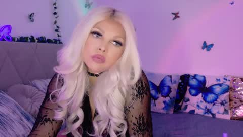 Snapshot of xalexax chatting on 10-05-25, 08:40 sooo hey im Sperm Mystik from Fuckistan i want you full my all holes bcs i have penis fever online show from 10-05-25, 08:40