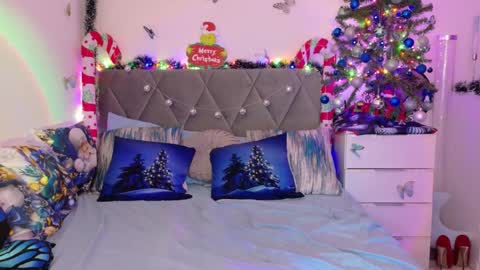 Snapshot of xalexax chatting on 12-22-25, 09:23 sooo hey im Sperm Mystik from Fuckistan i want you full my all holes bcs i have penis fever online show from 12-22-25, 09:23