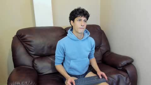 Snapshot of xam_collen chatting on 01-11-26, 11:43 xam_collen online show from 01-11-26, 11:43