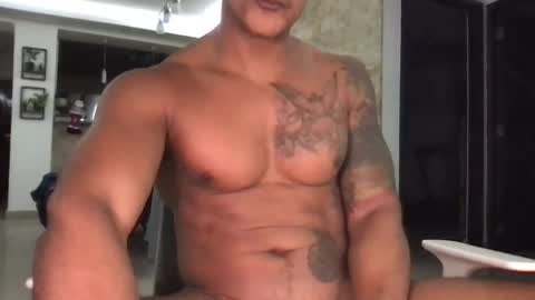 Snapshot of xavii31 chatting on 12-18-24, 01:37 xavii31 online show from 12-18-24, 01:37