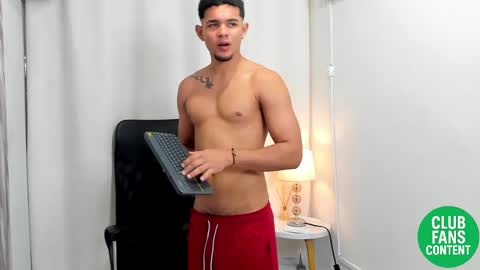 Snapshot of xboy_fantasyx chatting on 09-26-25, 01:04 David online show from 09-26-25, 01:04