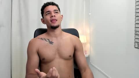 Snapshot of xboy_fantasyx chatting on 10-09-25, 12:47 David online show from 10-09-25, 12:47