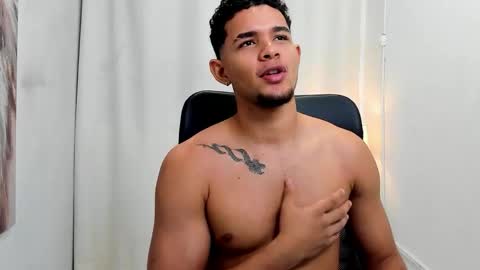 Snapshot of xboy_fantasyx chatting on 10-11-25, 12:36 David online show from 10-11-25, 12:36