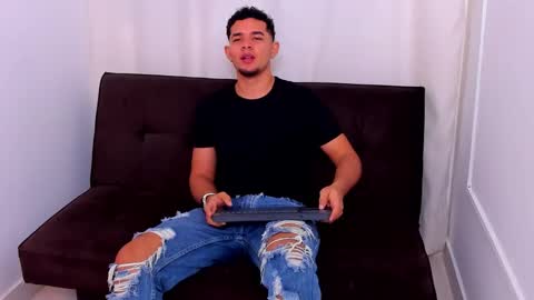 Snapshot of xboy_fantasyx chatting on 10-14-25, 12:17 David online show from 10-14-25, 12:17