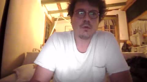 Snapshot of xcienfue chatting on 04-08-26, 07:30 Peter online show from 04-08-26, 07:30