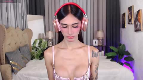 I LOVEE TO TRAVEL AROUND THE WORLD online show from 02-26-25, 08:59