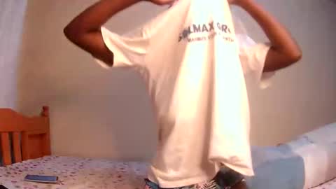 Snapshot of xeenah chatting on 10-27-25, 12:31 xeenah online show from 10-27-25, 12:31