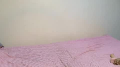 Snapshot of xeenah chatting on 02-18-26, 10:39 xeenah online show from 02-18-26, 10:39