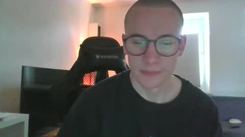 Snapshot of xhenno chatting on 03-28-26, 09:53 xhenno online show from 03-28-26, 09:53