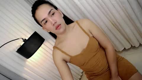 GWEN THOMPSON .......   online show from 11-11-25, 10:10