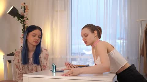 Luna and Lina online show from 11-08-25, 04:12