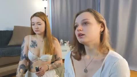 Luna and Lina online show from 08-01-26, 03:06