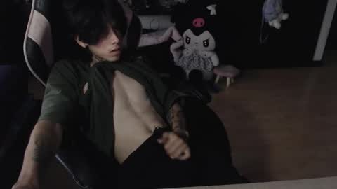 Snapshot of xice_boy chatting on 12-17-25, 10:27 xIce Boy online show from 12-17-25, 10:27