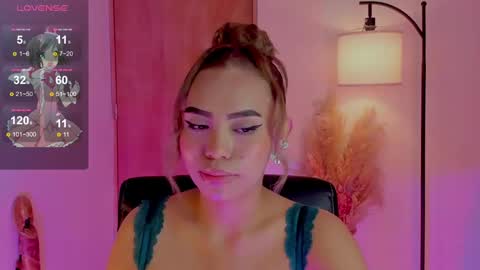 Snapshot of ximena_sotto1 chatting on 12-29-24, 01:24 camila online show from 12-29-24, 01:24