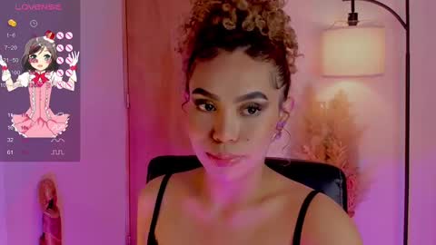 Snapshot of ximena_sotto1 chatting on 02-08-25, 04:03 camila online show from 02-08-25, 04:03