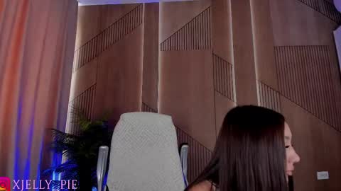 Snapshot of xjelly_piee chatting on 09-15-25, 12:16 Charisma online show from 09-15-25, 12:16