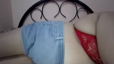 Snapshot of xjuicytits chatting on 02-21-26, 12:28 xjuicytits online show from 02-21-26, 12:28