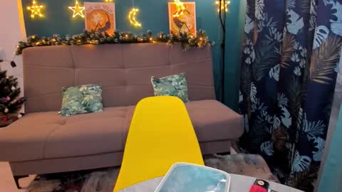 Snapshot of xloe_queen chatting on 12-27-24, 03:26 Chloe online show from 12-27-24, 03:26