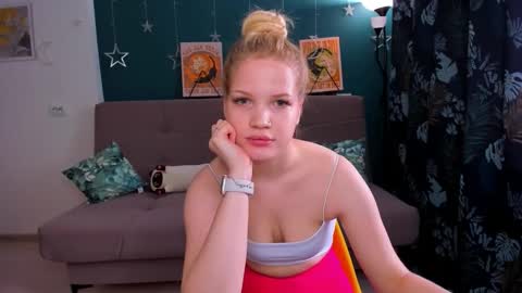 Snapshot of xloe_queen chatting on 01-29-25, 09:23 Chloe online show from 01-29-25, 09:23