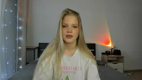 Chloe online show from 10-28-25, 09:24