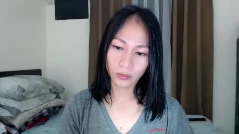 Snapshot of xlovely_destinyx chatting on 01-12-26, 03:17 Alice online show from 01-12-26, 03:17