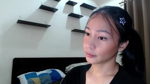 Snapshot of xlovely_destinyx chatting on 03-11-26, 02:01 Alice online show from 03-11-26, 02:01