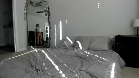 Snapshot of xlunaskye chatting on 01-06-25, 10:26 online show from 01-06-25, 10:26