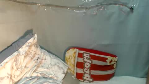 Snapshot of xmaxie_ chatting on 12-22-25, 12:07 Maxie online show from 12-22-25, 12:07