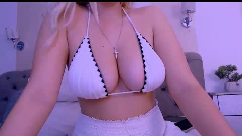 Snapshot of xnaominashx chatting on 03-10-25, 11:10 Naomi Nash online show from 03-10-25, 11:10