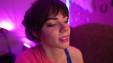 Snapshot of xobondaixo chatting on 12-17-24, 12:00 Bella Bondai online show from 12-17-24, 12:00