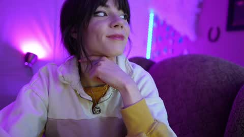 Snapshot of xobondaixo chatting on 01-21-25, 06:43 Bella Bondai online show from 01-21-25, 06:43