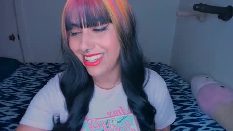 Snapshot of xocurvyrae chatting on 12-05-24, 02:33 Rae online show from 12-05-24, 02:33