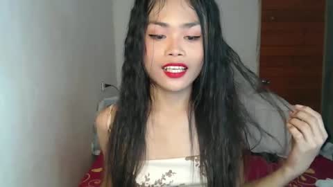 Snapshot of xpinaycreamcockx chatting on 10-17-25, 02:04 JHANA online show from 10-17-25, 02:04