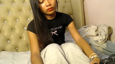 Snapshot of xpinaycreamcockx chatting on 02-04-26, 02:01 JHANA online show from 02-04-26, 02:01