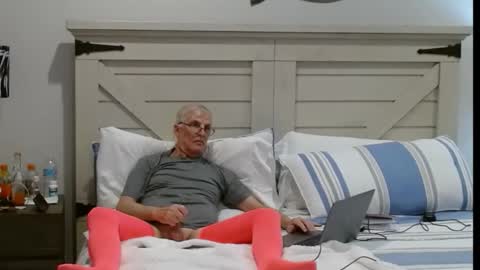 Snapshot of xposer2 chatting on 10-27-25, 03:43 Xposer2 online show from 10-27-25, 03:43