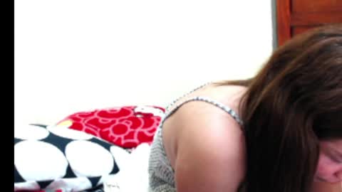 Snapshot of xsexyhotmomma69x chatting on 06-15-26, 05:09 merayel online show from 06-15-26, 05:09
