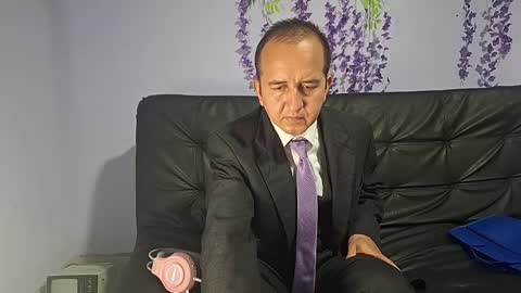 Snapshot of xthesexybossx chatting on 11-21-25, 03:44 xthesexybossx online show from 11-21-25, 03:44