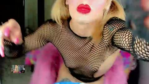 Snapshot of xthesexyboyx chatting on 01-05-25, 11:12 Femboy Exotic online show from 01-05-25, 11:12