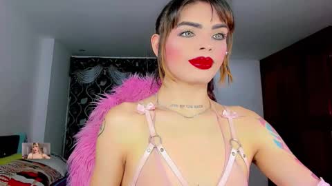 Snapshot of xthesexyboyx chatting on 10-18-25, 07:42 Femboy Exotic online show from 10-18-25, 07:42