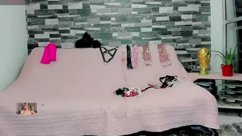 Snapshot of xthesexyboyx chatting on 07-07-26, 06:47 Femboy Exotic online show from 07-07-26, 06:47