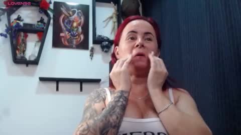 Snapshot of xtheya_me chatting on 01-07-25, 01:17 Eva evee milf online show from 01-07-25, 01:17