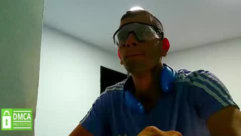 Snapshot of xuyeeg chatting on 02-16-25, 01:25 xuyeeg online show from 02-16-25, 01:25