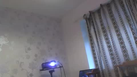 Snapshot of xvoyeur2011x chatting on 03-25-26, 07:14 xvoyeur2011x online show from 03-25-26, 07:14