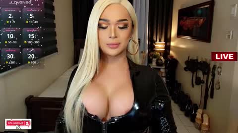 Snapshot of xworldclasskelly chatting on 12-19-25, 08:16 K E L L Y online show from 12-19-25, 08:16