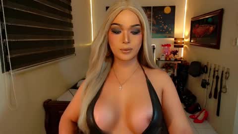 Snapshot of xworldclasskelly chatting on 03-05-26, 08:27 K E L L Y online show from 03-05-26, 08:27