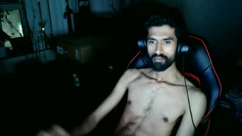 Snapshot of xwuvzyew chatting on 12-18-24, 04:53 x online show from 12-18-24, 04:53